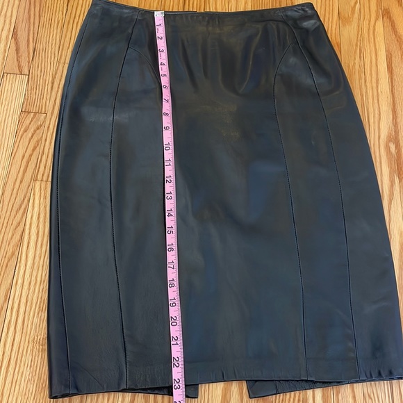 Danier Italian Leather High Waist Pencil Skirt w Back Slit, Black, sz 6 - Picture 13 of 14